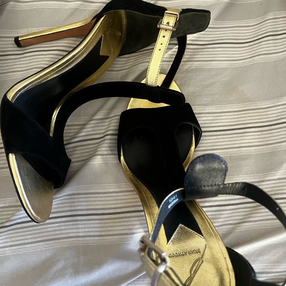 B By Brian Atwood Gold and Black Leather Sandals Size 10/41